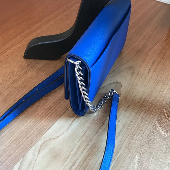 Authentic Michael Kors wallet on chain crossbody - Picture 4 of 8